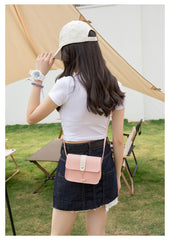 ミニショルダーバッグ ポシェット レディース bag カバン レザー調 フラップ マグネットボタン 肩掛け 斜め掛け バイカラー 横長 スマホ ブラック ベージュ ピンク ワイン