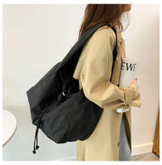 ショルダーバッグ 鞄 レディース カバン 肩掛け 手提げ ワンハンドル 巾着型 ドローストリング 大容量 大きめ 無地 ソリッドカラー 女性用 婦人用 カジュアル 普段使い お出かけシーン