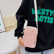 ミニショルダーバッグ サコッシュ ポシェット スマホポーチ 小さめ 斜め掛け ミニバッグ サブバッグ カード入れ 小物入れ レディース 女性 婦人用 鞄 かばん ナイロン 単色 肩掛け シンプル 携帯 スマホ スマートフォン iPhone おしゃれ かわいい ふわふわ 大人女子 きれいめ お出かけ