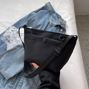 ショルダーバッグ レディース 女性 メンズ 男性 ユニセックス 男女兼用 小型 コンパクト 小さめ チャック ファスナー 軽量 フロントポケット 無地 シンプル カジュアル 可愛い キュート かわいい クール かっこいい おしゃれ お出かけ お散歩 お揃い ペアルック カバン 鞄
