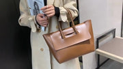 トートバッグ レディース フラップ付き 鞄 かばん カバン PUレザー 無地 単色 おしゃれ かわいい  肩掛け 手提げ ハンドバッグ シンプル きれいめ 大人上品 通勤 通学 カジュアル デイリー お出かけ 婦人用