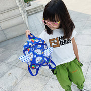 リュックサック 子供 キッズ 女の子 男の子 バックパック デイパック メッシュ 通気性 防水 軽量 大容量 プリント 羽 可愛い