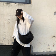 ショルダーバッグ レディース 女性 メンズ 男性 男女兼用 ユニセックス お揃い ペアルック カバン 鞄 肩掛けプラバックル 防水 斜め掛け 三日月型 チャック ジッパー ファスナー 無地 ブラック ベージュ シンプル カジュアル クール かっこいい 可愛い キュート おしゃれ 通勤 通学