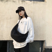 ショルダーバッグ レディース 女性 メンズ 男性 男女兼用 ユニセックス お揃い ペアルック カバン 鞄 肩掛けプラバックル 防水 斜め掛け 三日月型 チャック ジッパー ファスナー 無地 ブラック ベージュ シンプル カジュアル クール かっこいい 可愛い キュート おしゃれ 通勤 通学