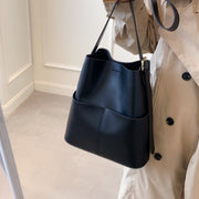 ショルダーバッグ レディース 女性 婦人 鞄 カバン レザー調 マグネットボタン 長さ調節可能 斜めがけ 肩掛け 無地 単色 シンプル おしゃれ