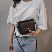 ショルダーバッグ レディース 女性 斜め掛け 肩掛け かばん カバン 鞄 フェイクレザー コンパクト ミニバッグ 無地 シンプル