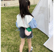 ポシェット ショルダーバッグ 鞄 キッズ 子供用 女の子 カバン イチゴ型 ファスナー 肩掛け 斜め掛け ジッパー レザー調 フェイクレザー 可愛い おしゃれ 外出 お出掛け 女児 女子 こども用