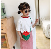 ポシェット ショルダーバッグ 鞄 キッズ 子供用 女の子 カバン イチゴ型 ファスナー 肩掛け 斜め掛け ジッパー レザー調 フェイクレザー 可愛い おしゃれ 外出 お出掛け 女児 女子 こども用