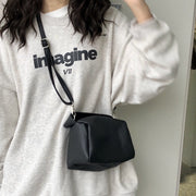 2wayバッグ ショルダーバッグ ハンドバッグ 鞄 レディース カバン 肩掛け 斜め掛け 手提げ レザー調 ファスナー コンパクト 女性用 婦人用 サブバッグ 可愛い おしゃれ 普段使い 旅行 お出かけシーン