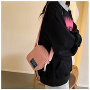 ショルダーバッグ 肩掛け 斜め掛け コーデュロイ レディース 女性 ミニバッグ ポシェット 鞄 内ポケット ファスナー ロゴ シンプル コンパクト 小さめ 小さい ファッション小物