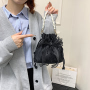 ショルダーバッグ 巾着バッグ レディース 女性 鞄 カバン リボン 巾着型 小型 コンパクト 小さめ シフォン生地 フェイクパール 無地 シンプル フェミニン ガーリー 可愛い かわいい キュート おしゃれ