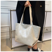 トートバッグ ショルダーバッグ 肩掛け 手提げ カバン かばん レディース 女性用 無地 レザー調 大きめ 大容量 たっぷり ファスナー おしゃれ シンプル 通勤 通学 鞄 ブラック カーキ ブラウン