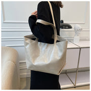 トートバッグ ショルダーバッグ 肩掛け 手提げ カバン かばん レディース 女性用 無地 レザー調 大きめ 大容量 たっぷり ファスナー おしゃれ シンプル 通勤 通学 鞄 ブラック カーキ ブラウン