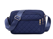 ショルダーバッグ レディース 無地 シンプル 多収納 ナイロン 斜めがけ 肩掛け かばん BAG ミニショルダー ファスナー 小さめ コンパクト カバン 鞄 内ポケット付き ワンショルダー キルティング グレー ネイビーブルー ブラック カジュアル デイリー 普段使い お出かけ お呼ばれ 上品 大人 女性 婦人 プレゼント ギフト 贈り物 誕生日 記念日 母の日