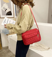 ショルダーバッグ レディース 無地 シンプル 多収納 ナイロン 斜めがけ 肩掛け かばん BAG ミニショルダー ファスナー 小さめ コンパクト カバン 鞄 内ポケット付き ワンショルダー キルティング グレー ネイビーブルー ブラック カジュアル デイリー 普段使い お出かけ お呼ばれ 上品 大人 女性 婦人 プレゼント ギフト 贈り物 誕生日 記念日 母の日