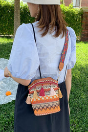 ショルダーバッグ レディース 女性用 鞄 カバン ポシェット タッセル 民族風 エスニック柄 刺繍 幾何学模様 アジアン カラフル フリンジ ミニ 小さめ おしゃれ お出かけ
