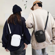 ショルダーバッグ 肩掛け鞄 肩掛けバッグ ポシェット ユニセックス 男女兼用 レディース 女性 メンズ 男性 お揃い おそろい ペアルック カバン コンパクト 小型 小さめ 長方形 縦型 フロントポケット 内ポケット チャック ファスナー PUレザー 無地 シンプル シック クール かっこいい カジュアル 可愛い かわいい キュート おしゃれ