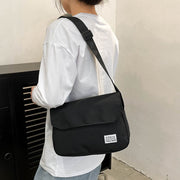 ショルダーバッグ ボディバッグ メンズ レディース 小さい コンパクト 肩掛け 斜め掛け 大容量 ワンショルダー マグネットボタン ファスナー 軽い 肩がけ 軽量 女性用 男性用 カジュアル 普段使い キャンパス 通学 通勤 旅行 アウトドア ユニセックス 男女兼用 ブラック 黒