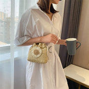 ショルダーバッグ ストローバッグ レディース 女性 鞄 カバン 麦わら 編み込み 巾着型 袋 花 フラワー ロープ 斜めがけ 片掛け おしゃれ かわいい ベージュ お出かけ