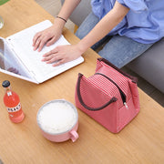 ランチバッグ ランチトート 保冷 保温 ボーダー しましま ファスナー 手提げ マチ広め おしゃれ かわいい お弁当箱入れ 通学 通勤 学校 職場 オフィス 四角形 スクエア ピクニック アウトドア
