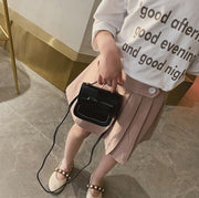 ショルダーバッグ キッズ レディース 斜めがけ 子供 ミニサイズ コンパクト 小さめ ポシェット レザー調 かわいい キュート リボン結び カジュアル おしゃれ ミニバッグ 鞄 かばん カバン ミニ ショルダー お出かけ