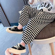 ロングパンツ 子供 キッズ ベビー 男の子 女の子 ボトムス 長ズボン 裾ゴム ボーダー柄 動きやすい ゆったり 80 90 100 110 120 春 秋 夏 薄手 通気性 やわらか 縞々 カジュアル おしゃれ かっこいい ウエストゴム ポケット 普段使い 通学 小学生 通園