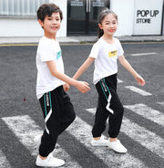 ロングパンツ スウェット キッズ ジュニア 女の子 男の子 ボトムス 薄手 通気性 春 秋 夏 スポーツ ルームウェア ロング丈 ウエストゴム 裾ゴム 英字ロゴ ライン おしゃれ カジュアル 運動 お出かけ 女児 男児 子供服