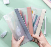 ペンケース 筆箱 筆入れ ペン入れ 筆記用具入れ 文房具入れ 文房具 文具 半透明 シンプル スクエア ファスナー チャック 透け感 ペンポーチ 学校 オフィス 仕事 ユニセックス 事務用品 ステーショナリー雑貨 白 青 緑 ピンク 灰 黒 紫 赤 黄
