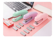 ホッチキス ホチキス ステープラー ハンディタイプ 中型 文具 文房具 事務用品 ステーショナリー 仮綴じ対応 パステルカラー シンプル かわいい 便利 オフィスワーク