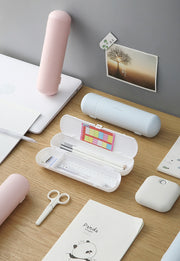 ペンケース 単品 筆箱 ふでばこ ペン入れ 筆入れ 小物入れ 白 ピンク 青 単色 プラスチック製 シンプル ペン 鉛筆 消しゴム クリップ 筆記具 小物 収納 保管 防水 学校 ビジネス