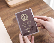 パスポートカバー 単品 パスポートケース 貴重品ケース 半透明 クリア カードポケット付き 二つ折り 旅行用品 防水 保護 汚れ防止 海外旅行 トラベル
