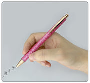 ボールペン ペン 文具 文房具 ステーショナリー 事務用品 ノック式 ラメ キラキラ クリップ付き かわいい おしゃれ キュート きれいめ 上品 ガーリー シンプル プレゼント ギフト 景品 青 金色 レインボー 黒 銀色