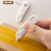 ミニカッター ナイフ 格納式 スライド式 マグネット付き 穴付き 紙 ペーパー 段ボール 文房具 小型 小さめ コンパクト 携帯 持ち運び ポータブル 軽量 磁石