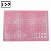 カッティングマット カッター板 単品 1枚 A5 日用品 文房具 ハンドメイド 四角 長方形 目盛り付き 方眼 カッター 裁断 シンプル コンパクト かわいい