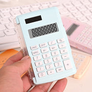 電卓 計算機 文房具 事務用品 事務用具 8桁表示 ソーラー充電 手のひらサイズ 小型 コンパクト 小さめ フタ付き カバー付き ミニサイズ シンプル カジュアル 可愛い キュート おしゃれ 学校 会社 会計作業