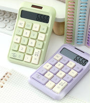 電卓 ソーラー電源 電池式 2電源 卓上計算機 学習用 家庭用 オフィス 事務用品 デスク用品 学校 会計 店舗 レジ コンパクト おしゃれ かわいい ステーショナリー用品 文房具 リチウム