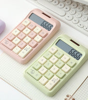 電卓 ソーラー電源 電池式 2電源 卓上計算機 学習用 家庭用 オフィス 事務用品 デスク用品 学校 会計 店舗 レジ コンパクト おしゃれ かわいい ステーショナリー用品 文房具 リチウム