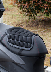 バイクシートクッション バイク用 クッションシート シートカバー バイク用品 厚目 3D 立体的 ゴムバンド 調節可能 アジャスター付き 衝撃吸収 ツーリング 長距離 バイクアクセサリー 軽減 フィット シンプル