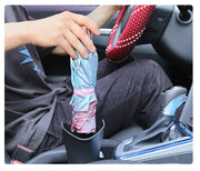 車用傘ホルダー 車内収納用品 カー用品 カーアクセサリー アンブレラケース 折りたたみ傘入れ 傘立て 車載 吊り下げ式 収納 ごみ入れ 小物入れ ヘッドレスト 防水 水滴対策 後部座席 多用途 ドリンクホルダー フック 取り付け簡単 単色 無地 便利グッズ 黒