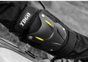 膝プロテクター 左右セット バイク用 バイクウェア ニーパット 膝パット 2重ベルト サバゲー ローラースケート 反射材入り 面ファスナー 取付簡単 サイズ調整可能 プラスチック製 シンプル 通気性 フィット感 立体的 保護 軽量
