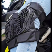 膝プロテクター 膝パッド 1対 両足用 バイク用品 膝当て 膝ガード 男女兼用 メンズ レディース ひざ 調整可能 面ファスナー マジック テープ 通気性 衝撃吸収 便利 簡単装着 ユニセックス 男性用 女性用