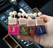 アロマディフューザー瓶 車載 カー用品 車用芳香剤ケース 容量8ml クリップ式 取り付け簡単 エアコン吹き出し口 香水瓶 消臭 詰め替え容器