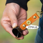 熊よけ鈴 熊鈴 クマすず ベアーベル カラビナ付き レザー調 マグネット シンプル コンパクト おしゃれ アウトドア 登山 ハイキング キャンプ 山菜取り ウォーキング