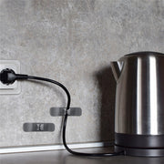 ケーブルクリップ 2個セット 粘着式 ケーブルホルダー コンセント 配線収納 電源コード巻き取り キッチン家電 デスク周り パソコン周辺 絡まない 配線整理 固定 無地 すっきり まとめる 便利 シンプル 整理整頓
