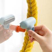 掃除用ブラシ 柄付きブラシ ガラスクリーナー 粘着式 貼り付けタイプ T字型 シンプル 洗面所 洗面台 バスルーム 浴室 お風呂 鏡 ミラー 取り付け 掃除 清掃 お手入れ 白 青 黄色