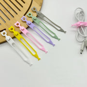 ケーブルバンド 単品 1個 ケーブルクリップ 結束バンド シリコン 多用途 束ねる まとめる 整理整頓 イヤホン コード 配線 耳付き 無地 ホワイト シンプル 便利