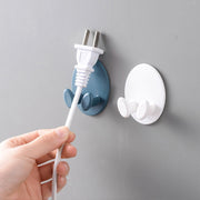 粘着フック 2個セット ケーブルホルダー 壁掛け 穴あけ不要 取り付け簡単 ウォールフック 収納用品 小物掛け 電源コード コンセント 便利 整理 スッキリ