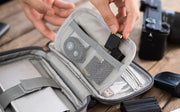 ガジェットポーチ ガジェットケース 収納ポーチ 小物入れ ケーブル イヤホン 充電器 スマホ PC周辺小物 多収納 ファスナー 無地 シンプル すっきり トラベルポーチ 旅行 出張