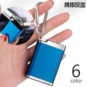 携帯灰皿 小型灰皿 灰皿 アッシュトレイ 喫煙用具 カラビナ付き ポータブル 持ち運び 持ち歩き ミニ灰皿 スライド式 蓋付き 吸い殻入れ 火消 金属製 無地 通勤 アウトドア お出かけ シンプル カジュアル 銀色 緑 赤 青 黒 金色