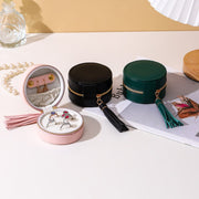 アクセサリーケース ジュエリーケース アクセサリーボックス ジュエリーボックス 宝石箱 収納雑貨 収納グッズ 整理用品 小型 コンパクト 丸形 ラウンド 持ち運び可能 フリンジ チャック ファスナー フェイクレザー 無地 ピンク ホワイト シンプル カジュアル フェミニン 可愛い キュート おしゃれ